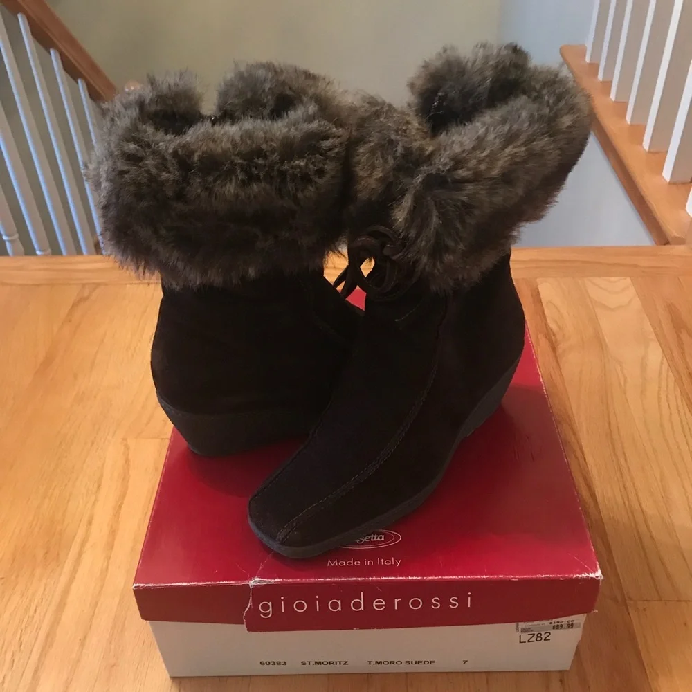 Vintage Y2K Gioia deRossi suede wedge boots with fur